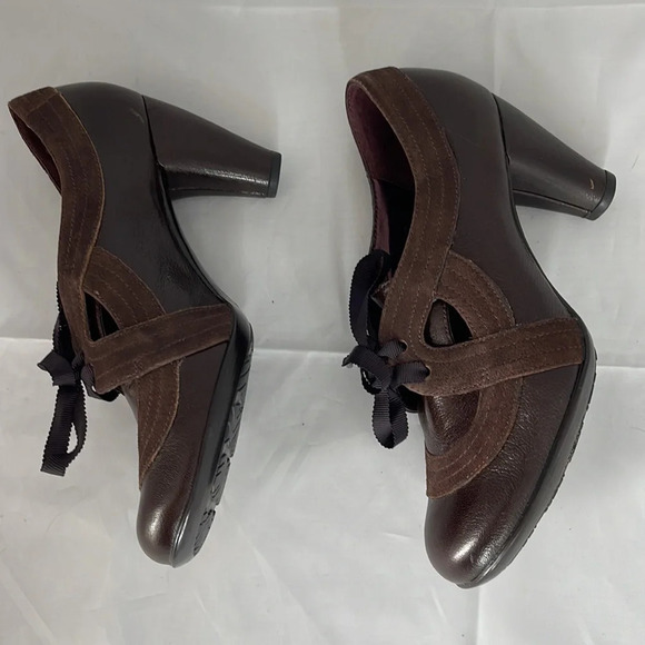 INDIGO By Clarks Round Toe Tied Pump Brown Leather and Suede Vintage Vibe Size 6 - Picture 7 of 11